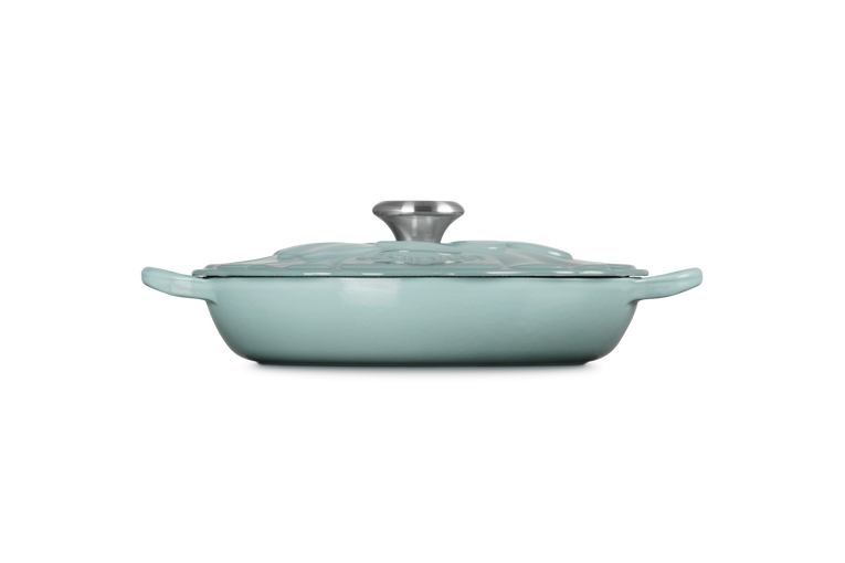 Casserole peu profonde en forme de pétale en fonte 