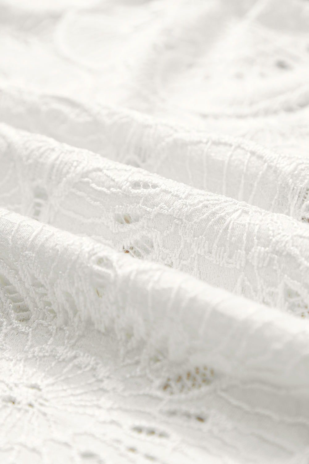 Haut à manches volantées en jacquard à œillets et à fleurs blanches